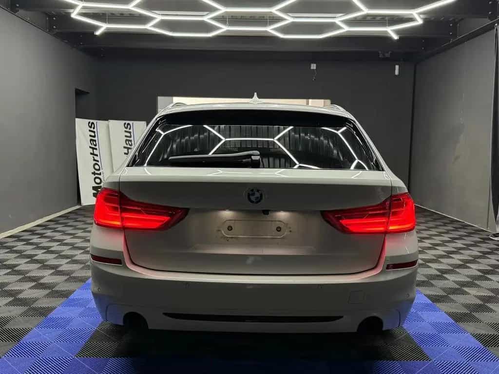 BMW 5 Series 520d Touring A-StHz-PANO-Kam-Navi 02/2018-photo-4