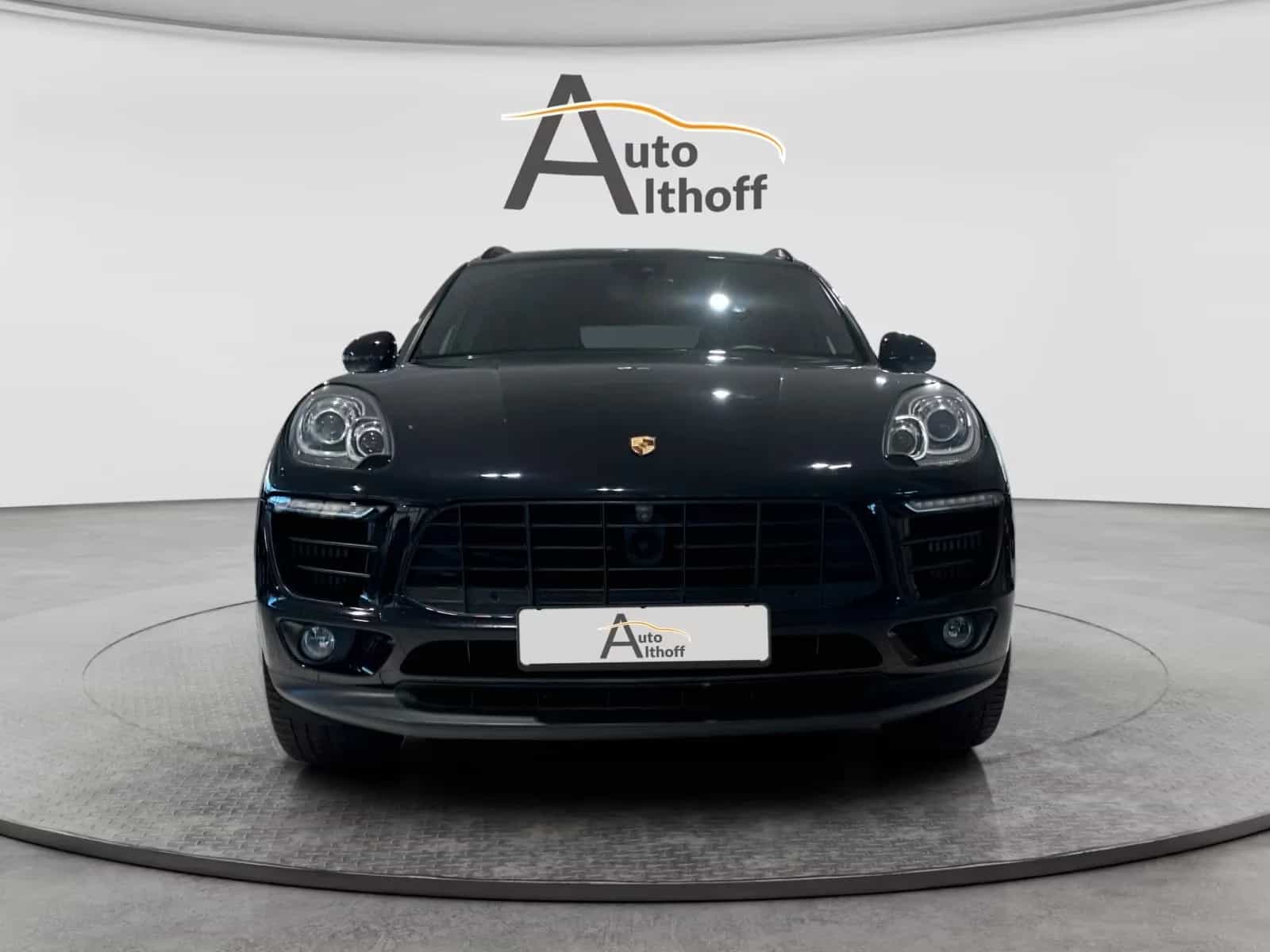 Porsche Macan 10/2015-photo-1