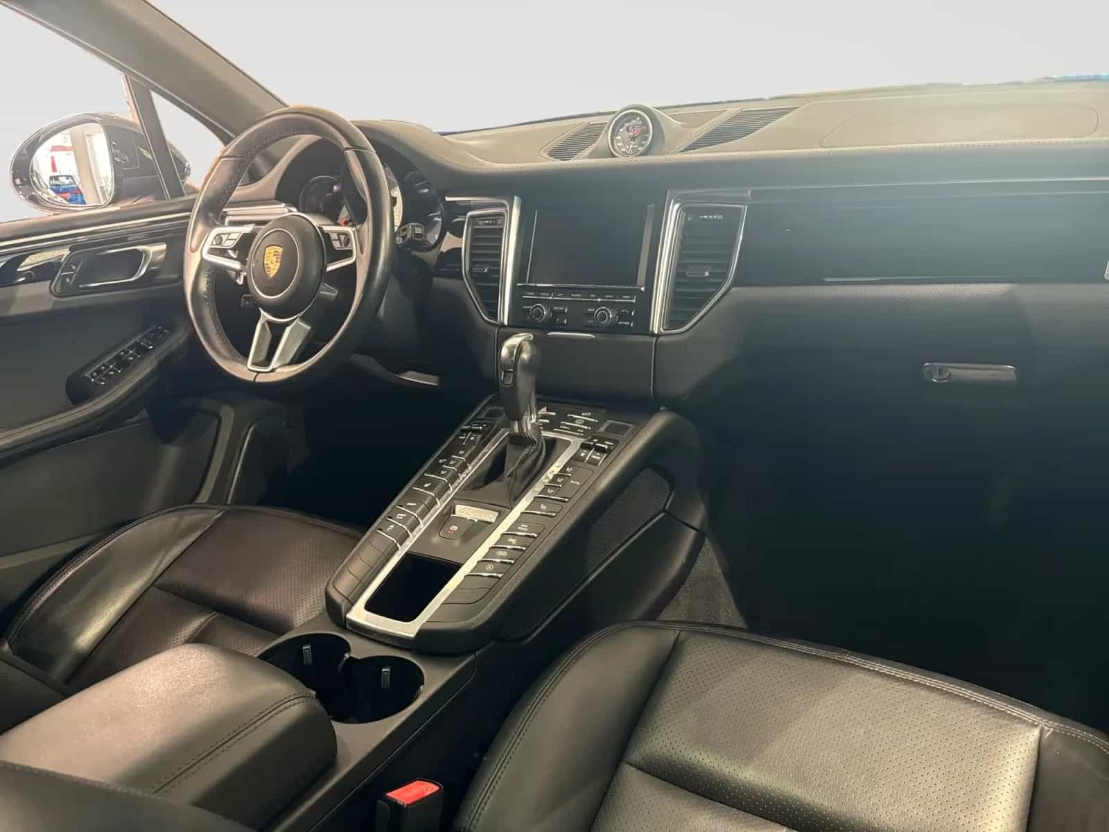 Porsche Macan 10/2015-photo-10