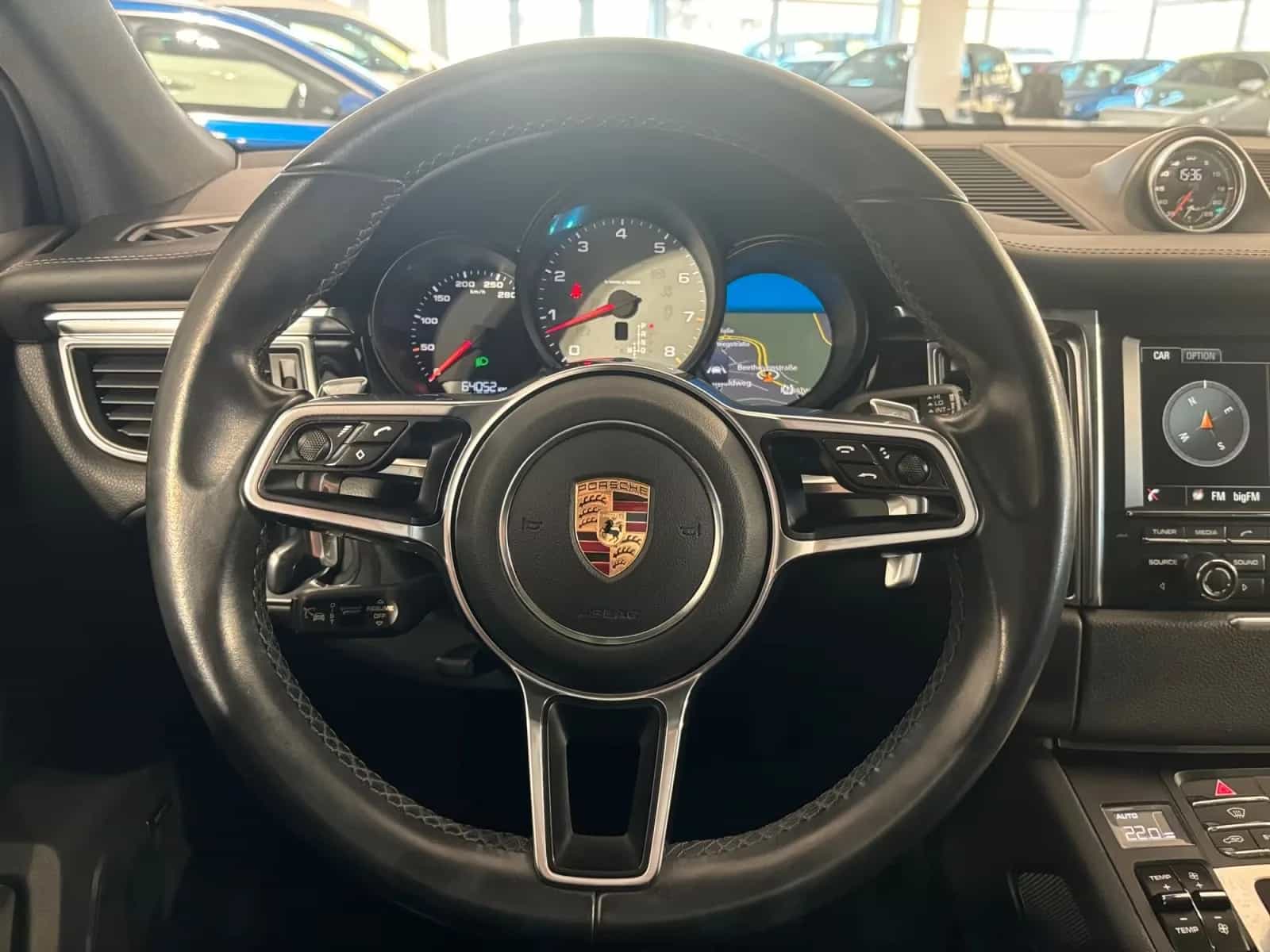 Porsche Macan 10/2015-photo-13