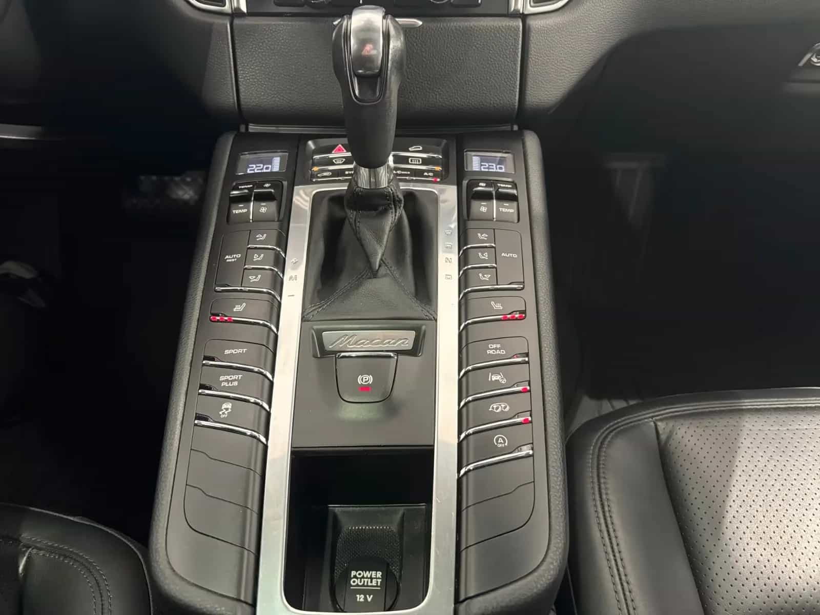 Porsche Macan 10/2015-photo-16