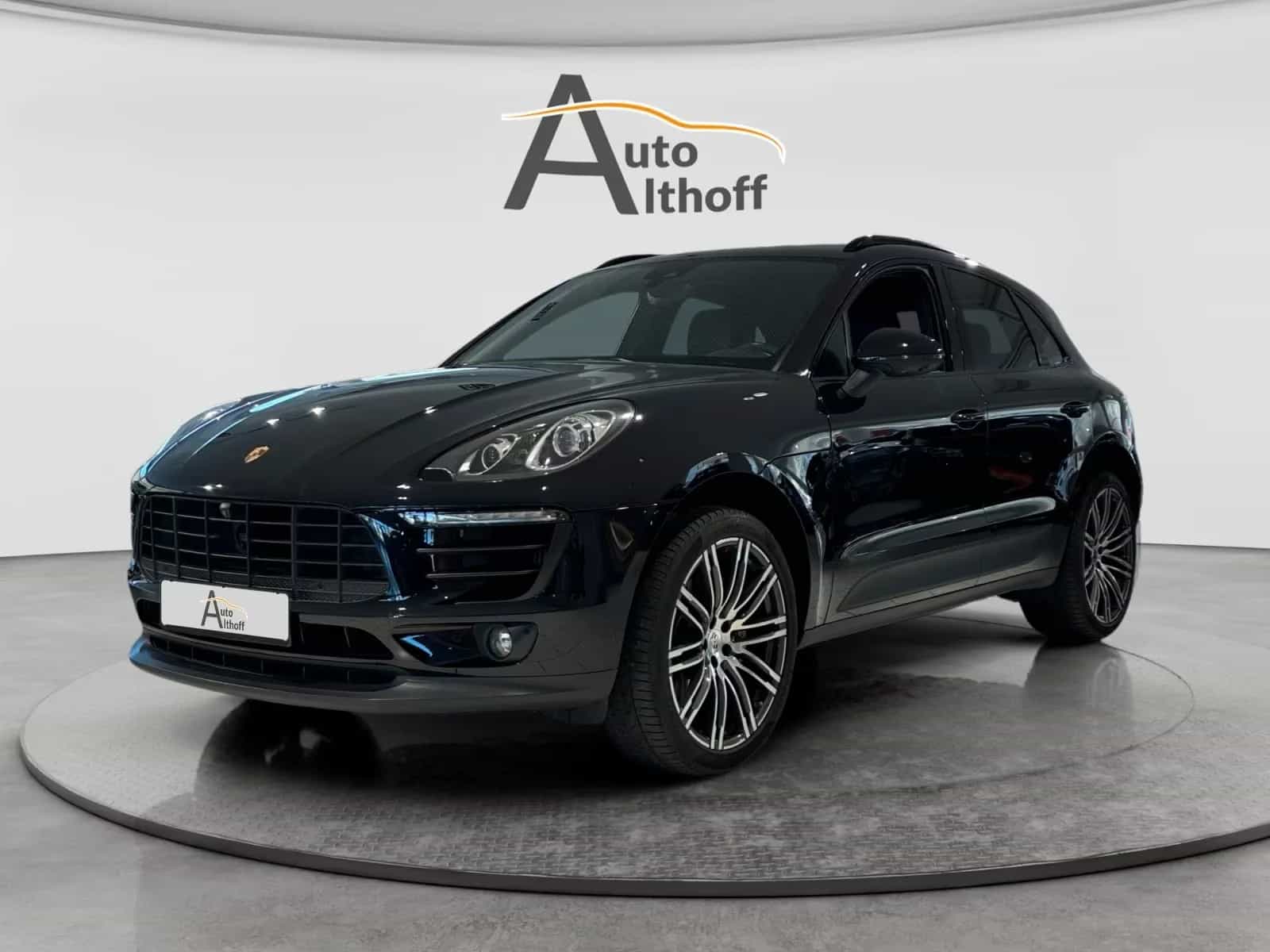 Porsche Macan 10/2015-photo-2