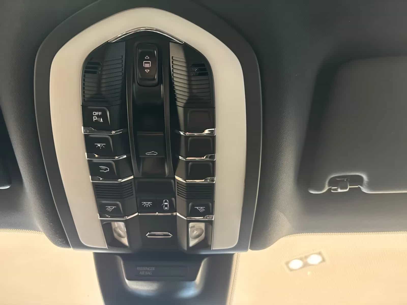 Porsche Macan 10/2015-photo-21