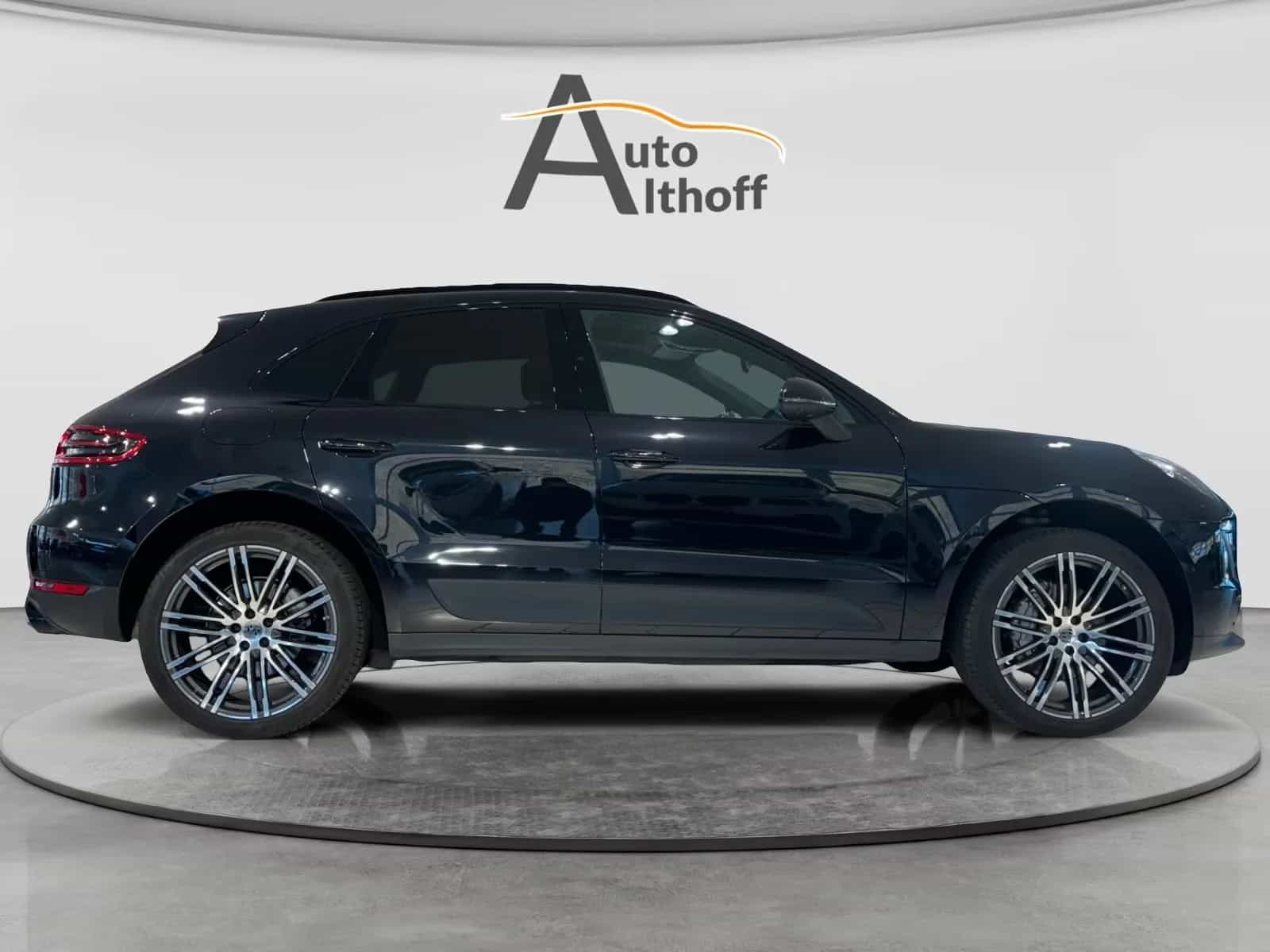 Porsche Macan 10/2015-photo-26