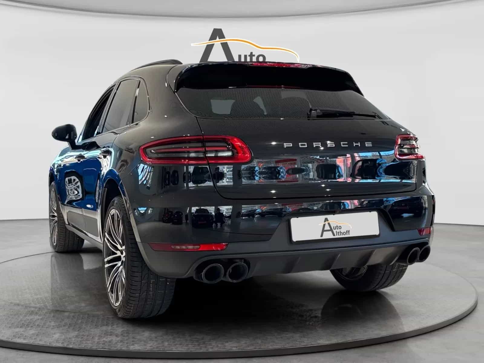 Porsche Macan 10/2015-photo-3
