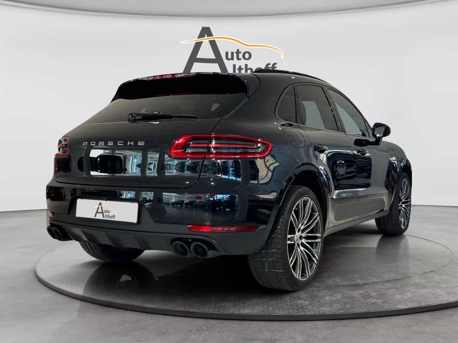 Porsche Macan 10/2015-photo-5