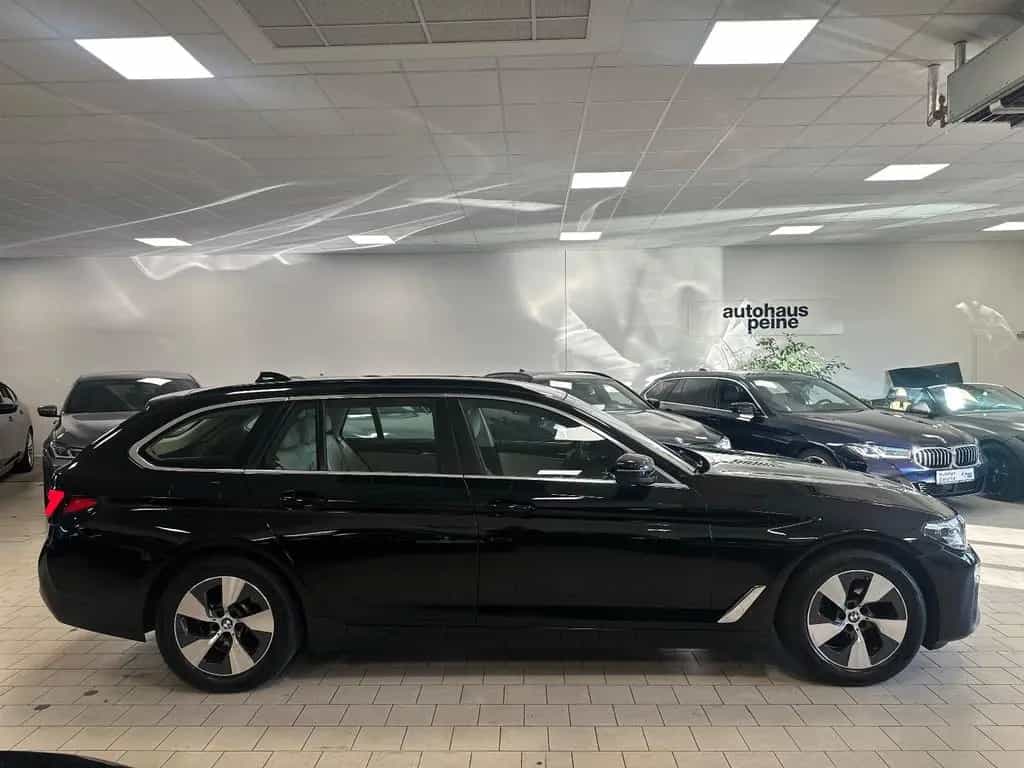 BMW 5 Series 09/2023-photo-11