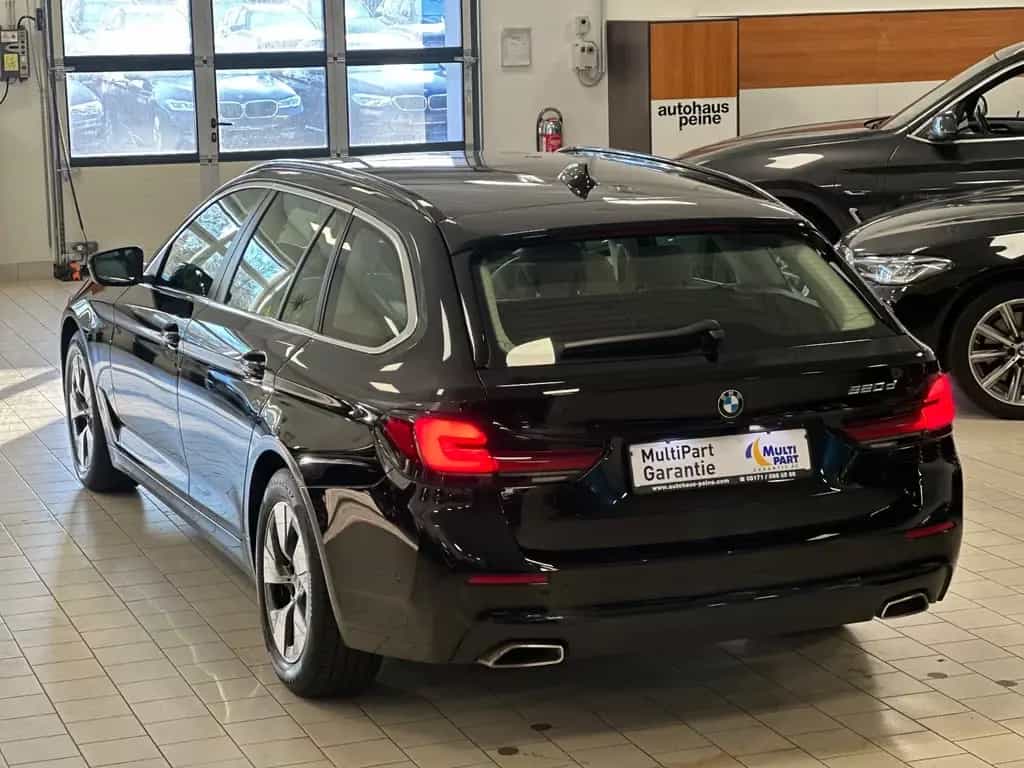 BMW 5 Series 09/2023-photo-2