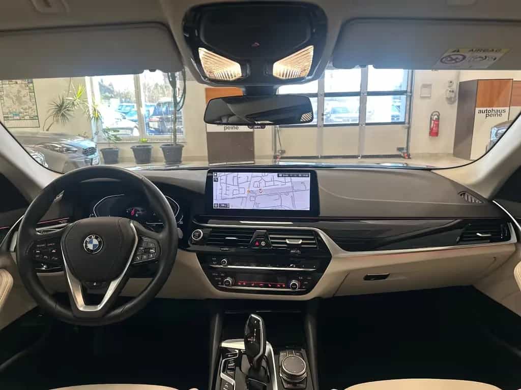 BMW 5 Series 09/2023-photo-3