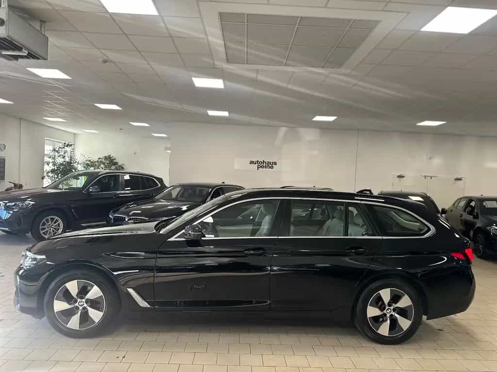 BMW 5 Series 09/2023-photo-5