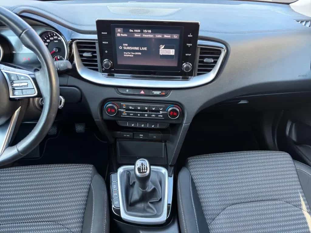 Kia Ceed Vision DAB+ TEMP KAMERA SHZ PDC 04/2022-photo-16