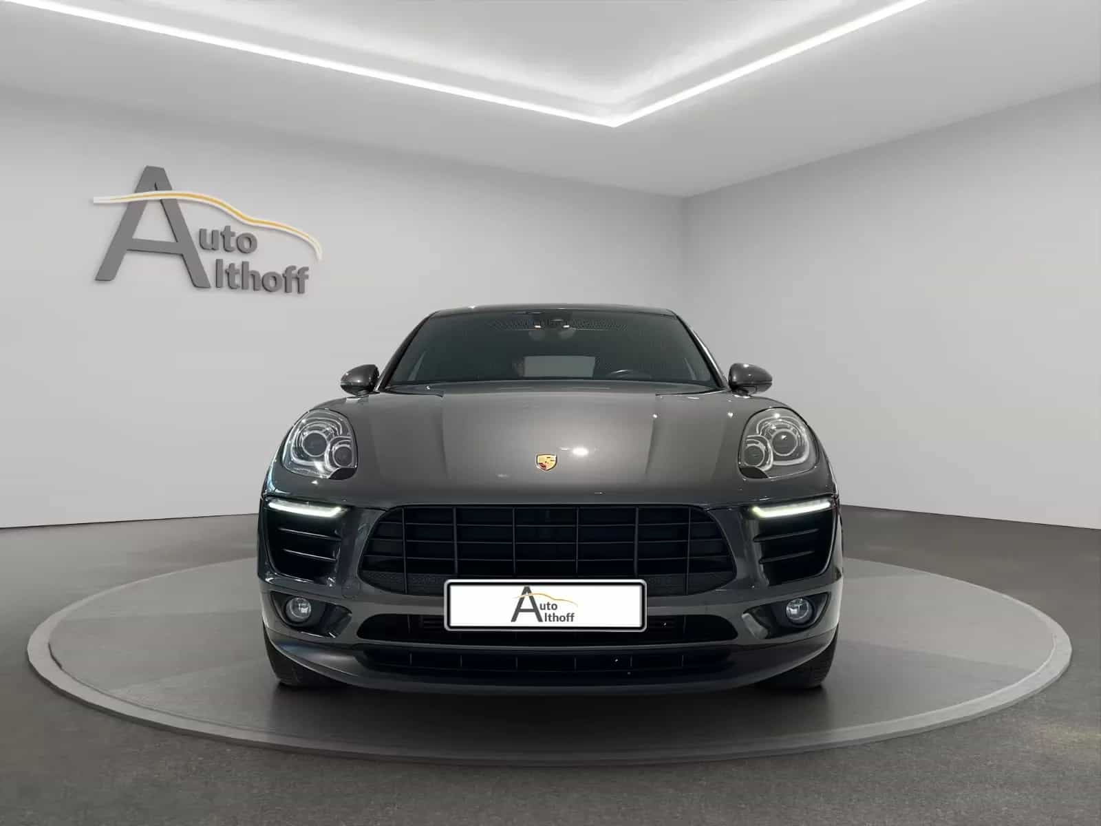 Porsche Macan 05/2018-photo-1