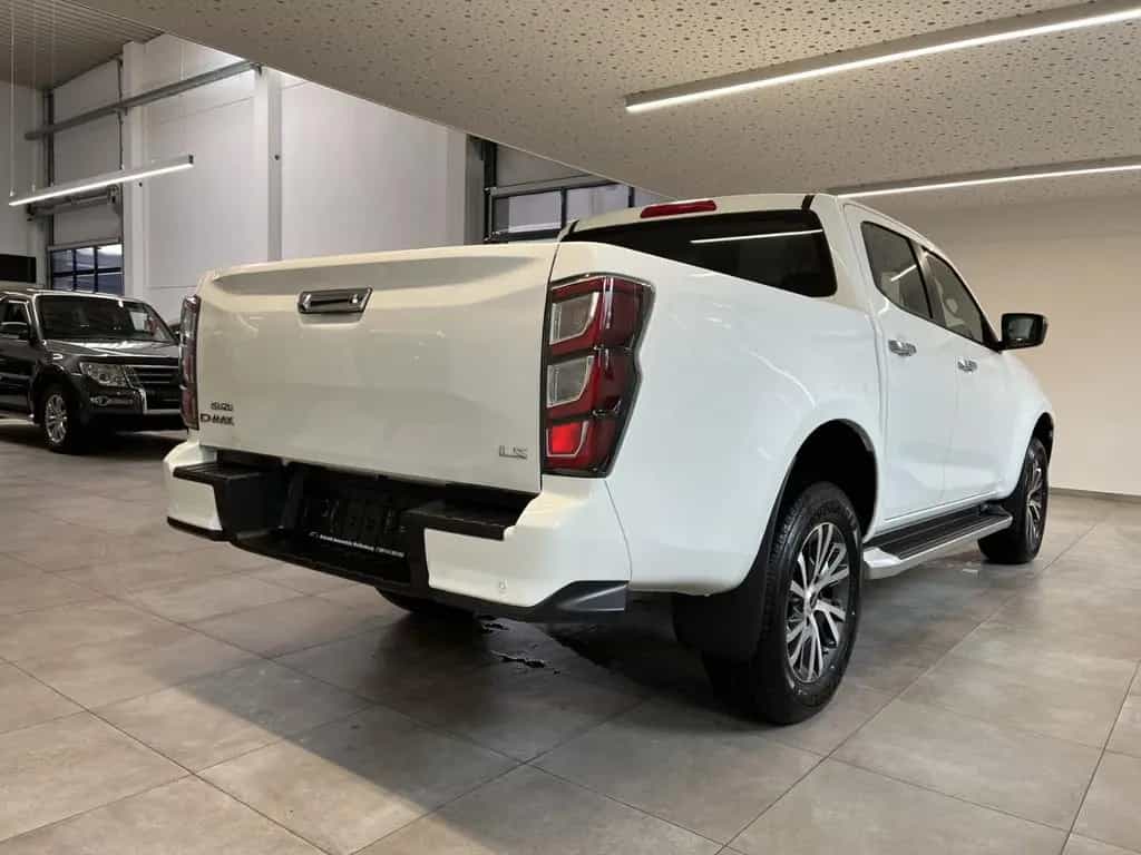 Isuzu D-Max 1.9L DoubleCab 4x4 LSE LED ACC PDC Kamera 10/2025-photo-3