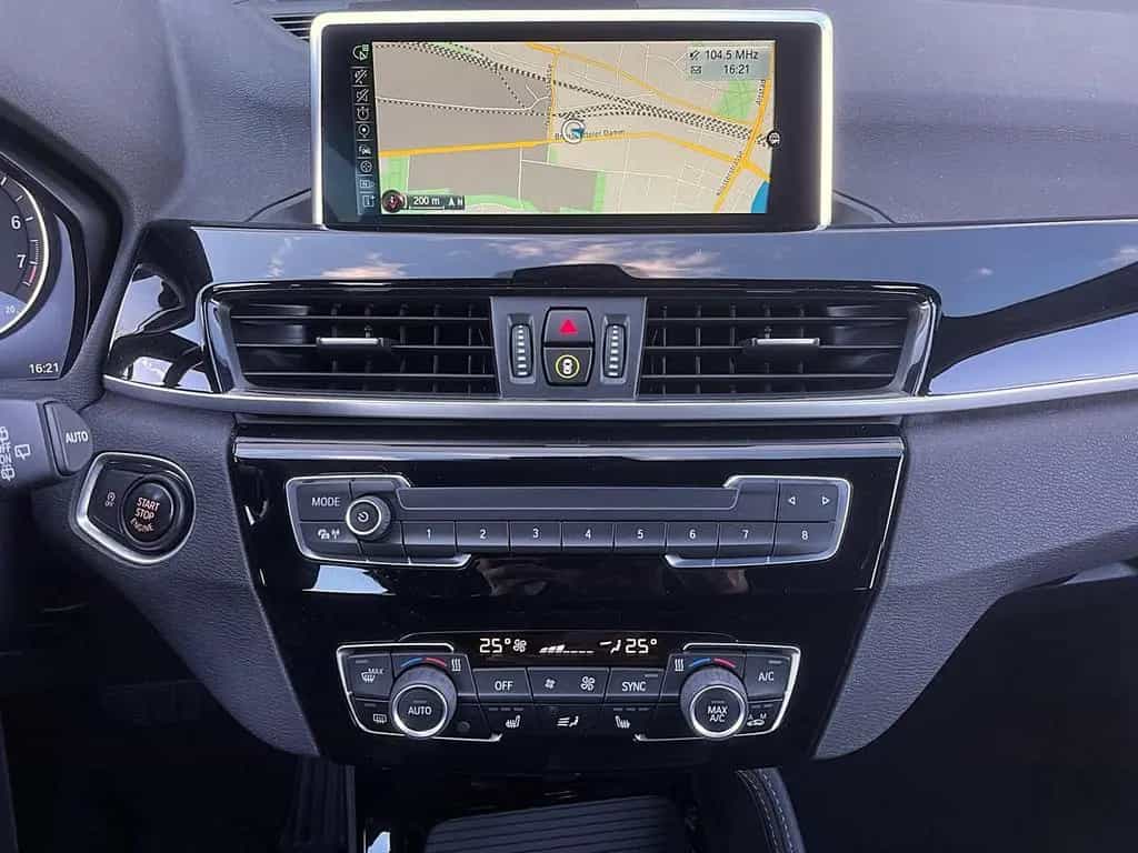 BMW X1 xDrive 25i AUT Sport Line LED HUD PAN NAV RFK 12/2016-photo-17