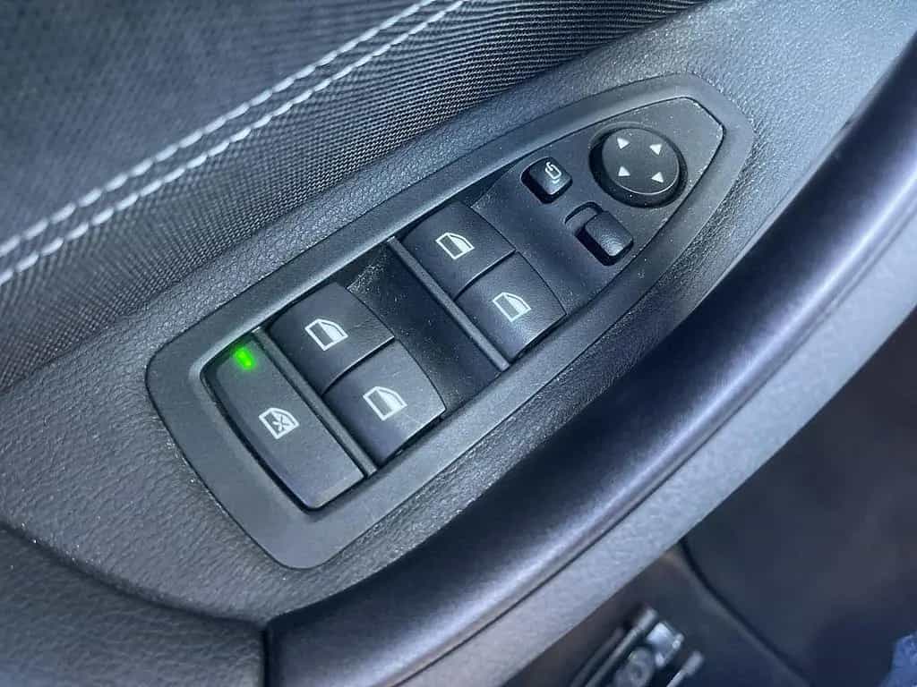 BMW X1 xDrive 25i AUT Sport Line LED HUD PAN NAV RFK 12/2016-photo-20