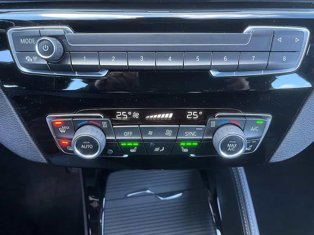 BMW X1 xDrive 25i AUT Sport Line LED HUD PAN NAV RFK 12/2016-photo-29