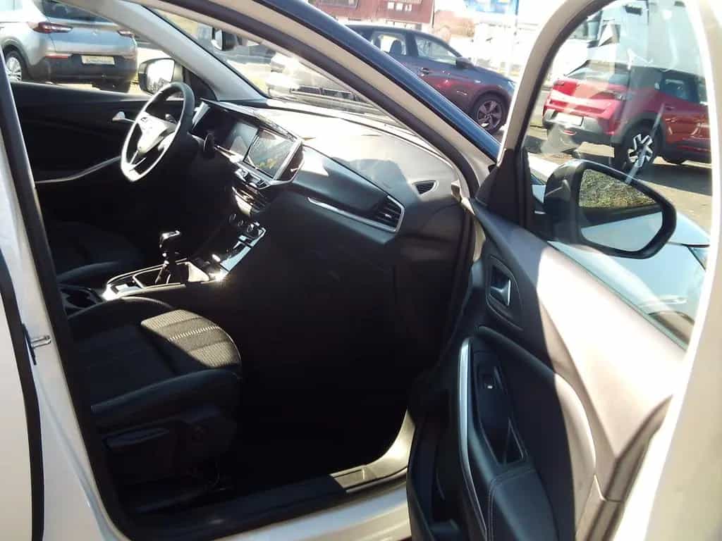 Opel Grandland 1.2T GS Voll-LED 360* SHZ LHZ Navi Pro 08/2024-photo-4