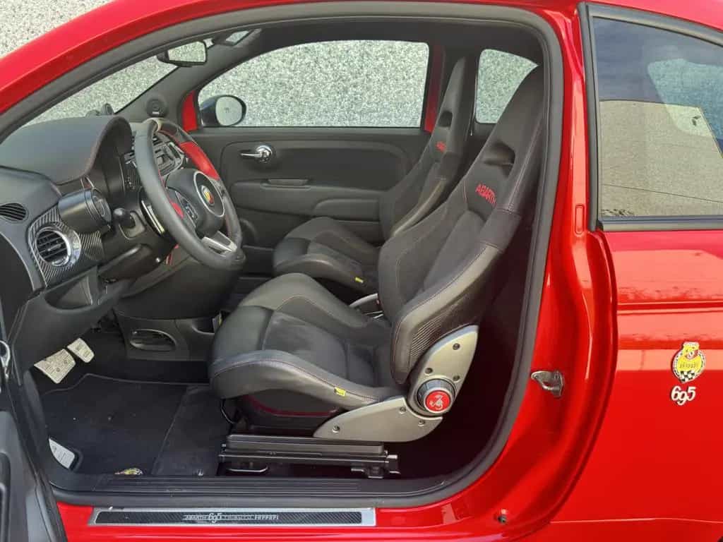 Abarth 695 TRIBUTO FERRARI /CARBON/N°1056/1199 12/2011-photo-10