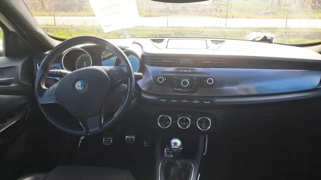 Alfa Romeo Giulietta 1.4 Turbo MultiAir Distinct 07/2010-photo-3