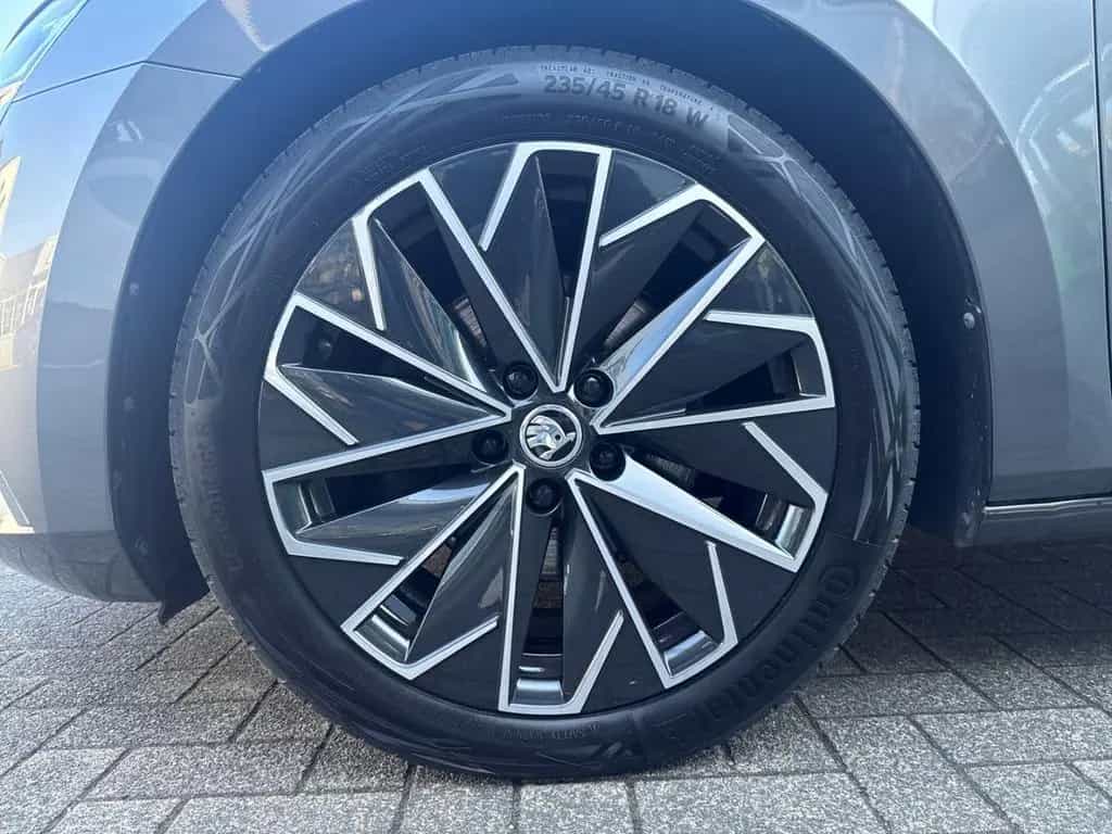 Skoda Superb Combi L&K*AHK-el. klappb*Navi*Leder*Digit 03/2023-photo-12