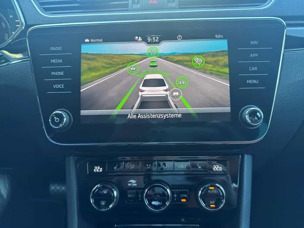 Skoda Superb Combi L&K*AHK-el. klappb*Navi*Leder*Digit 03/2023-photo-13