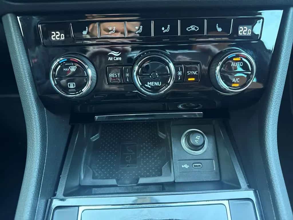 Skoda Superb Combi L&K*AHK-el. klappb*Navi*Leder*Digit 03/2023-photo-7