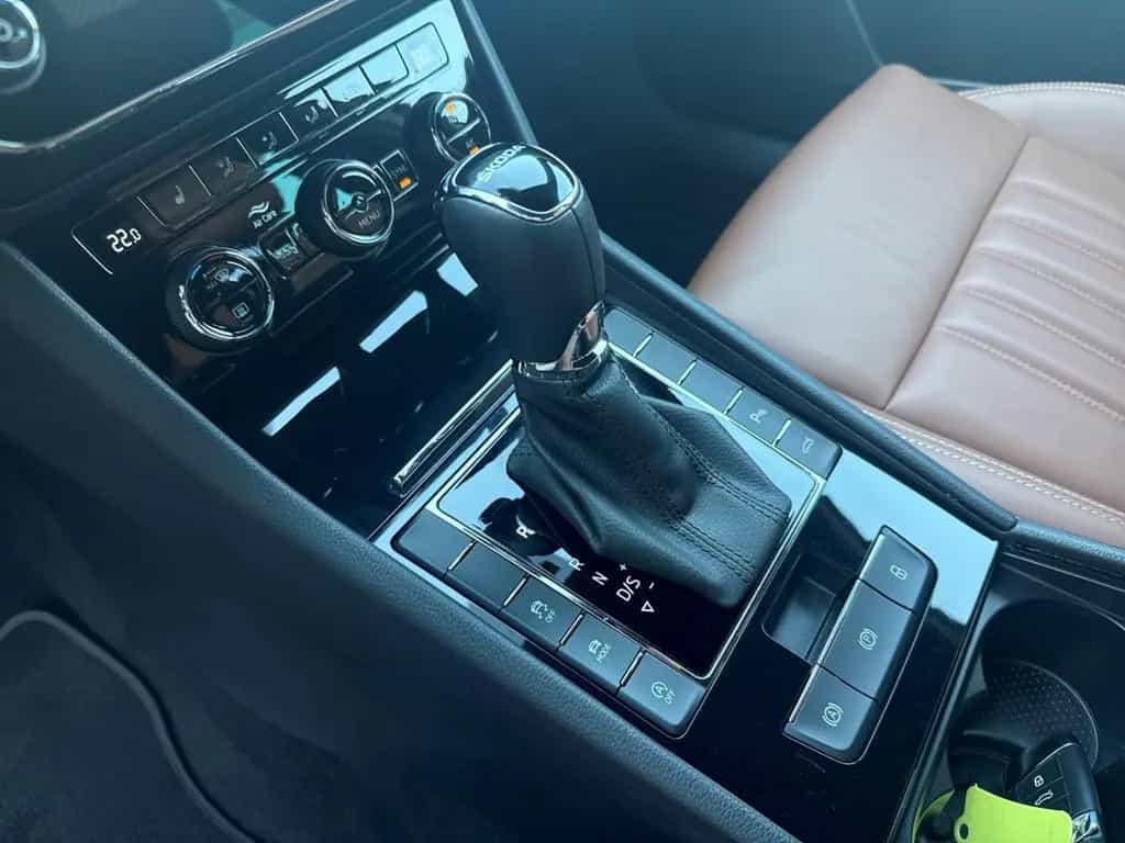 Skoda Superb Combi L&K*AHK-el. klappb*Navi*Leder*Digit 03/2023-photo-8