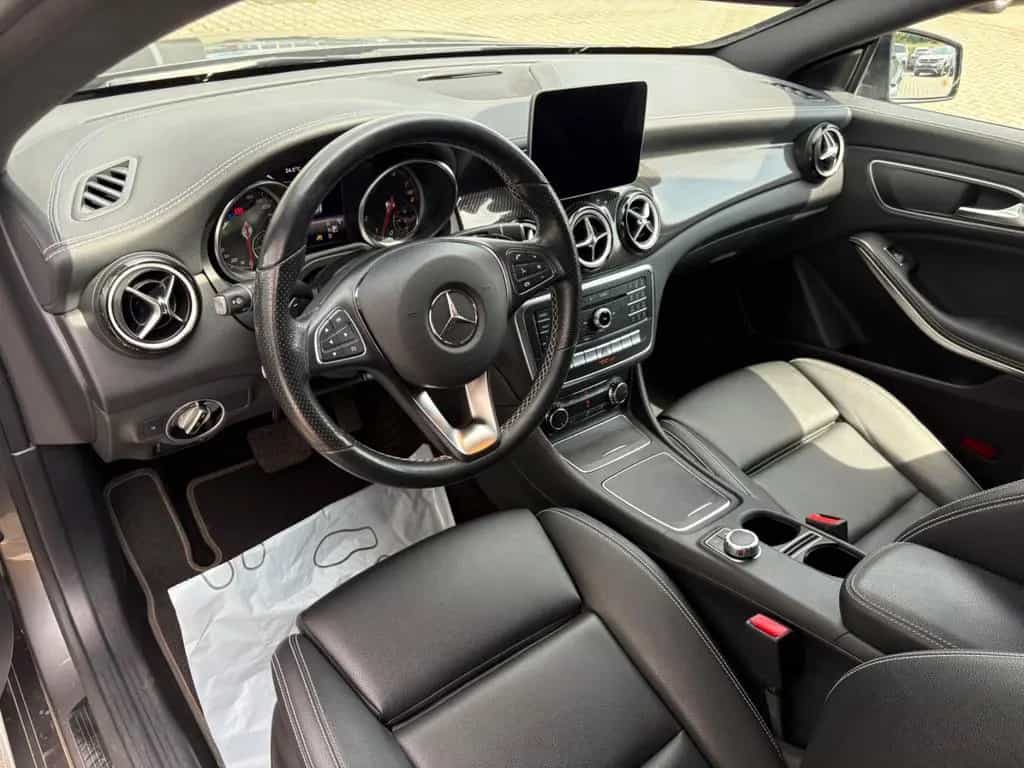 Mercedes-Benz CLA-Class 250 Shooting Brake AMG-Line Kamera PDC Navi 02/2019-photo-11