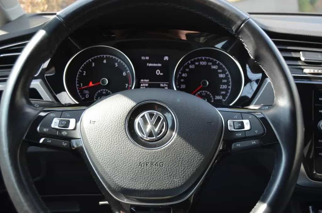 Volkswagen Touran Comfortline*LED*R-Kamrea*ACC*AHK* 02/2020-photo-13