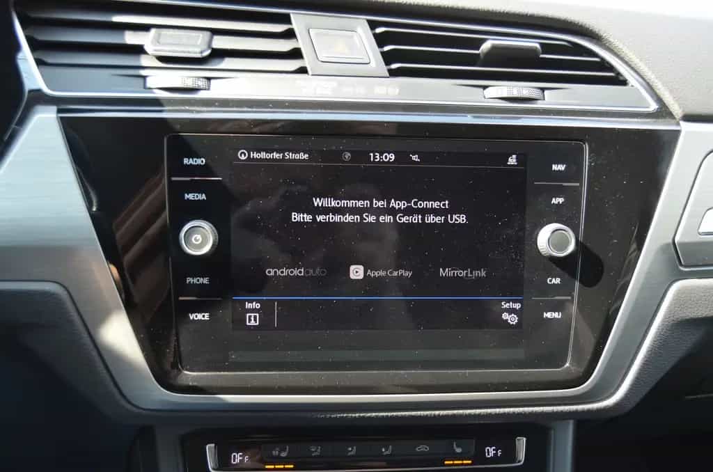 Volkswagen Touran Comfortline*LED*R-Kamrea*ACC*AHK* 02/2020-photo-19