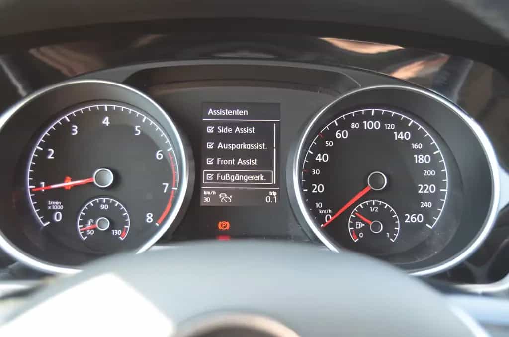 Volkswagen Touran Comfortline*LED*R-Kamrea*ACC*AHK* 02/2020-photo-21