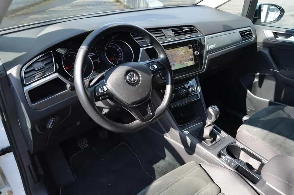 Volkswagen Touran Comfortline*LED*R-Kamrea*ACC*AHK* 02/2020-photo-9