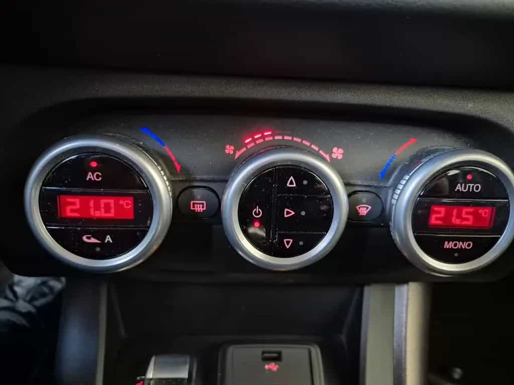 Alfa Romeo Giulietta Turismo*2. Hd*PDC*wenig KM 04/2015-photo-14