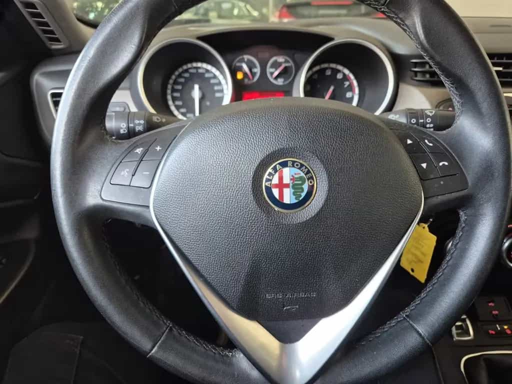 Alfa Romeo Giulietta Turismo*2. Hd*PDC*wenig KM 04/2015-photo-9