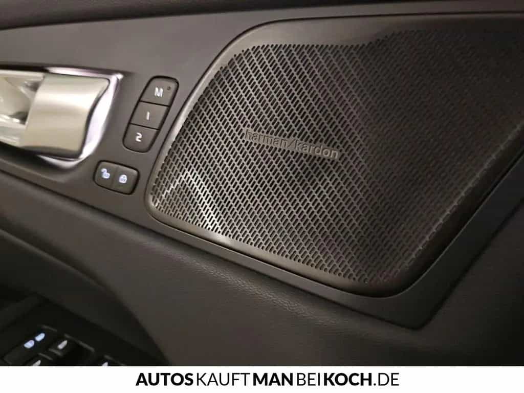 Volvo XC60 B4 D Plus Dark ACC BLIS V-LED 4xSHz MEM HK 02/2024-photo-17