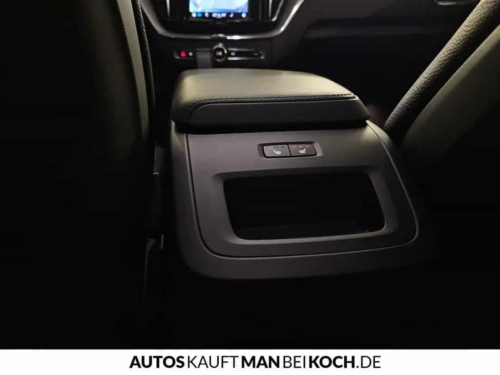 Volvo XC60 B4 D Plus Dark ACC BLIS V-LED 4xSHz MEM HK 02/2024-photo-30