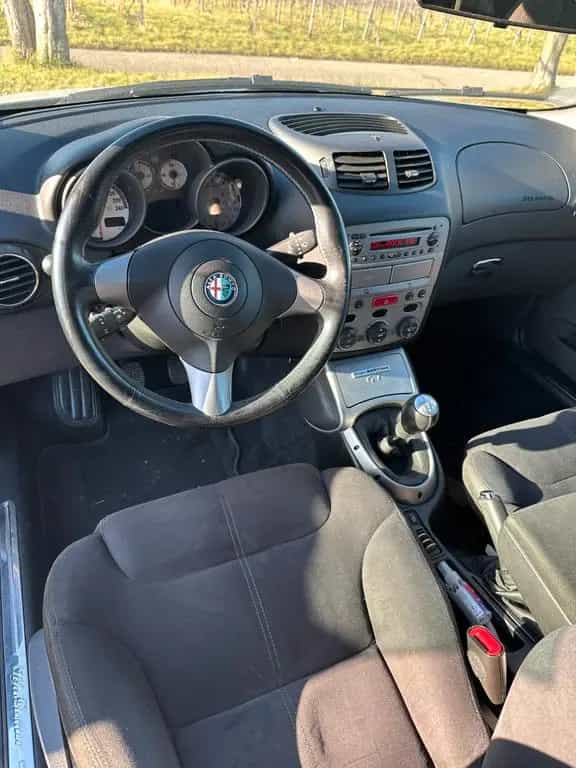 Alfa Romeo GT 2.0 JTS 16V Distinctive Distinctive 10/2005-photo-4
