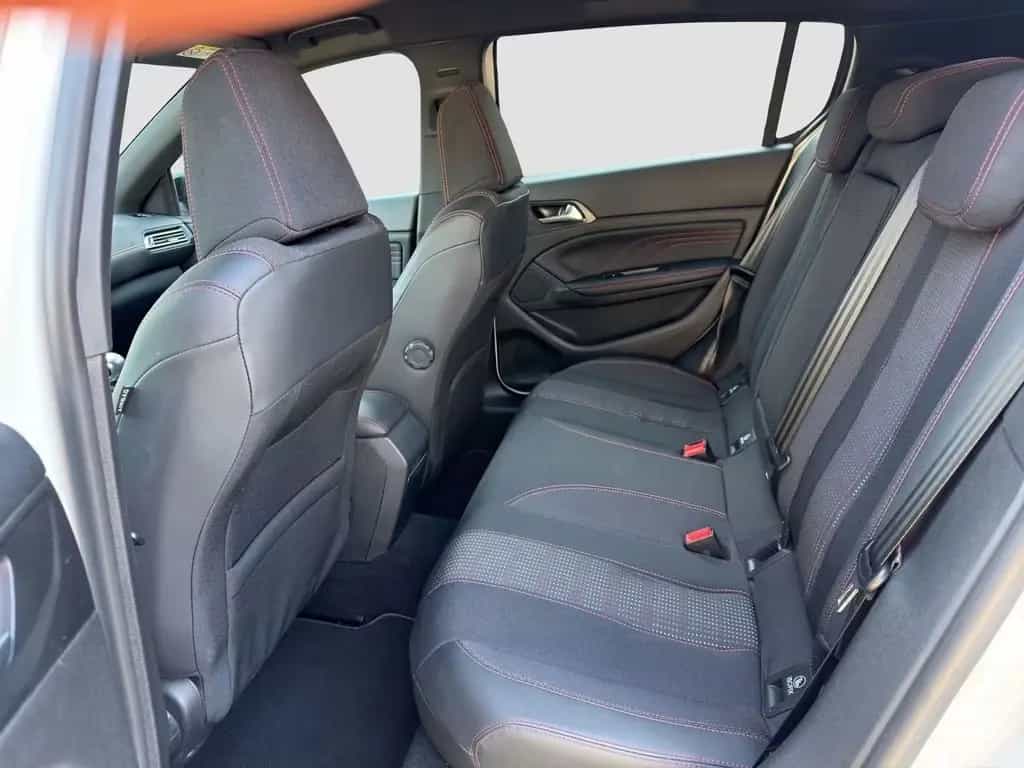 Peugeot 308 GT - LINE Navi LED Sportsitze R-Cam PDC v+h 09/2018-photo-12