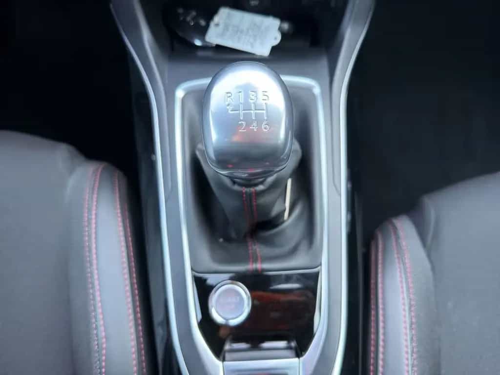 Peugeot 308 GT - LINE Navi LED Sportsitze R-Cam PDC v+h 09/2018-photo-19