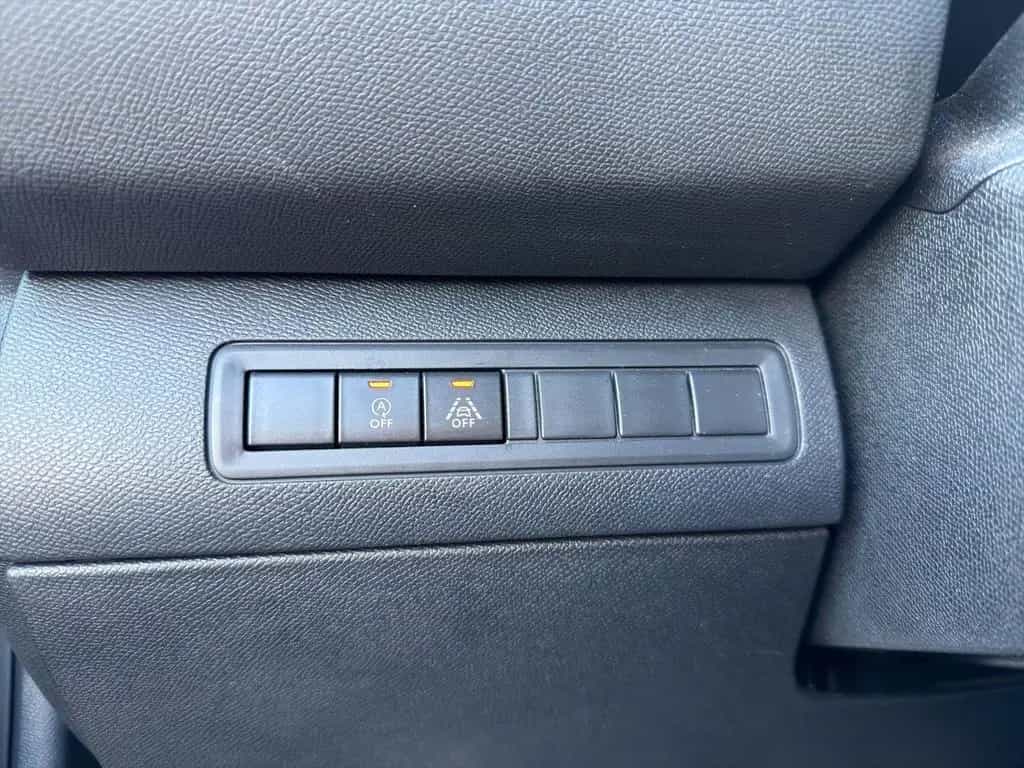 Peugeot 308 GT - LINE Navi LED Sportsitze R-Cam PDC v+h 09/2018-photo-22