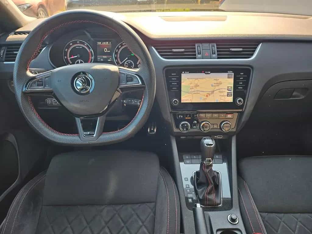 Skoda Octavia Combi RS 03/2018-photo-10