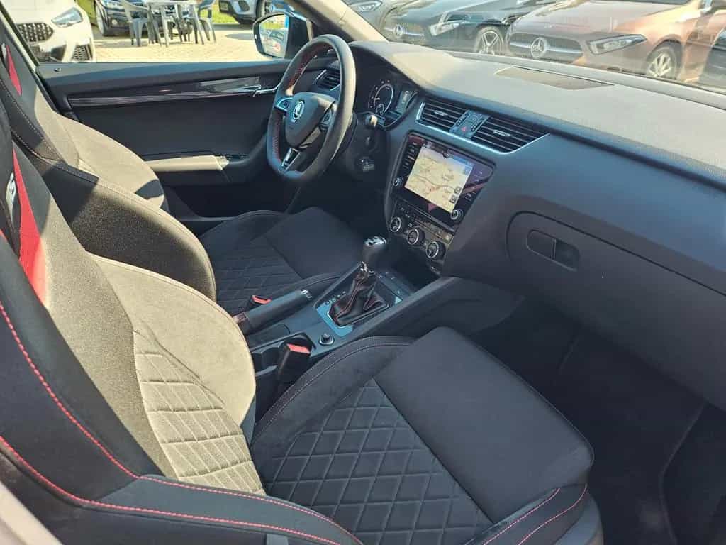 Skoda Octavia Combi RS 03/2018-photo-11