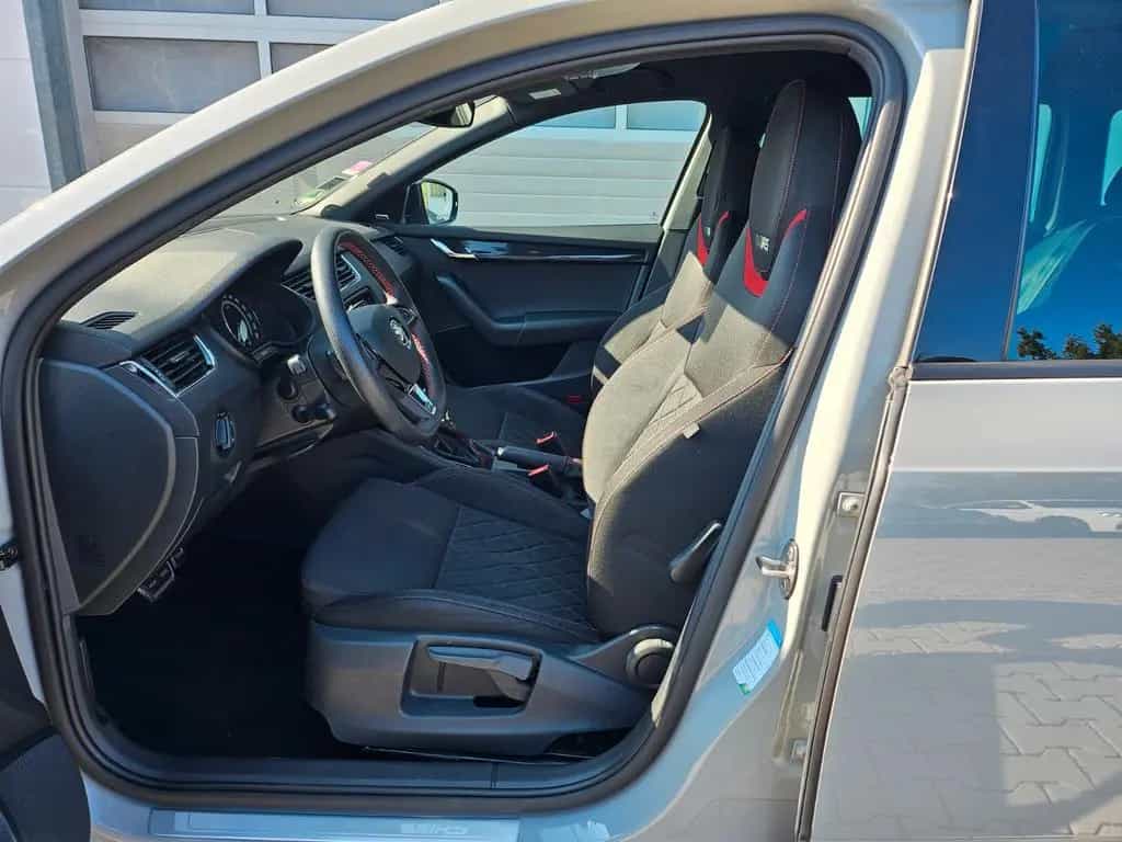 Skoda Octavia Combi RS 03/2018-photo-17