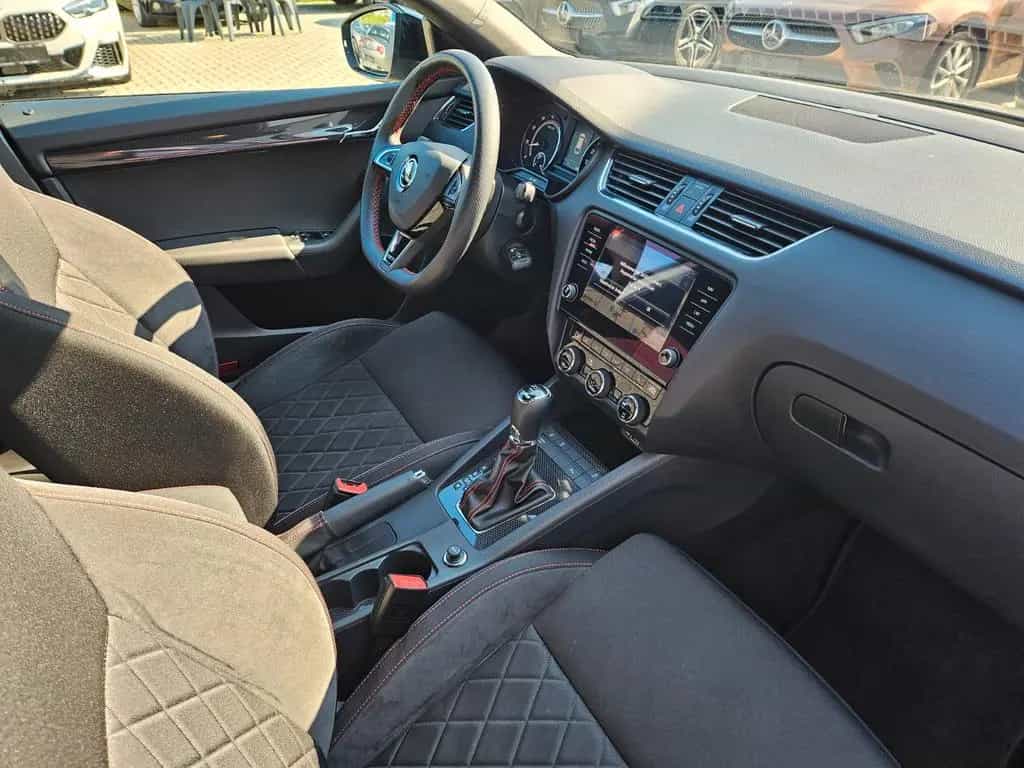 Skoda Octavia Combi RS 03/2018-photo-19