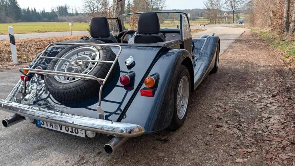 Morgan Plus 8 in traumhaften Dark Blue 05/1995-photo-2