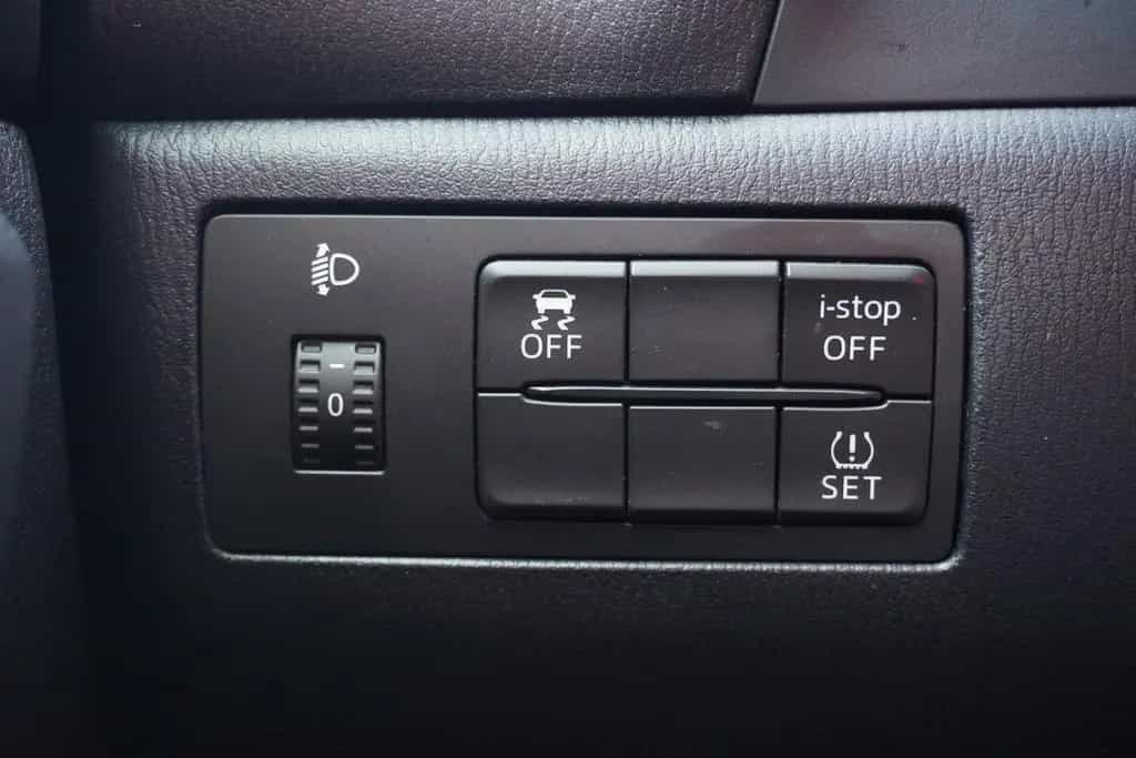 Mazda 3 2.0 Xenon Tempomat Sitzheizung DAB AHK PDC 11/2017-photo-16