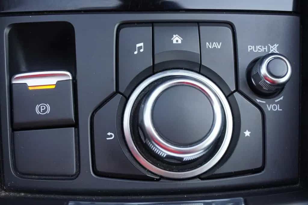 Mazda 3 2.0 Xenon Tempomat Sitzheizung DAB AHK PDC 11/2017-photo-25
