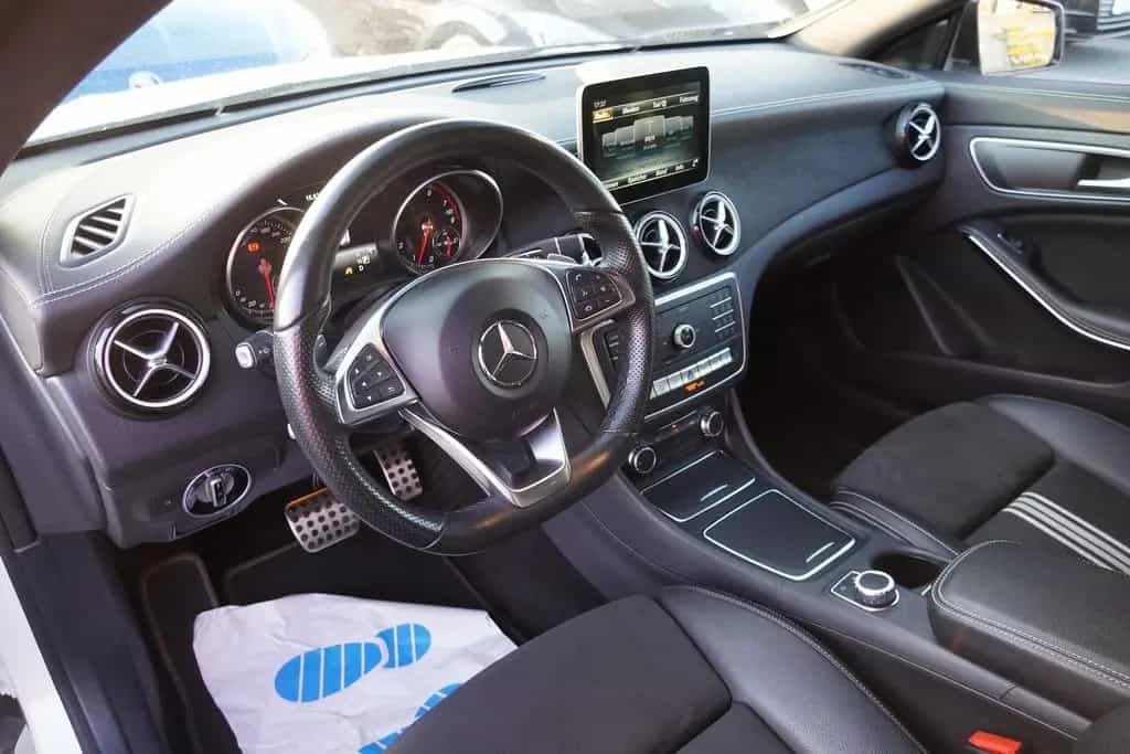 Mercedes-Benz CLA 180 Shooting Brake AMG Line LED Standheizung 06/2017-photo-9