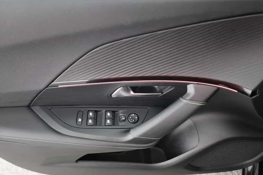 Peugeot 2008 GT PureTech 130 Aut. LED Navi Kamera 01/2023-photo-21