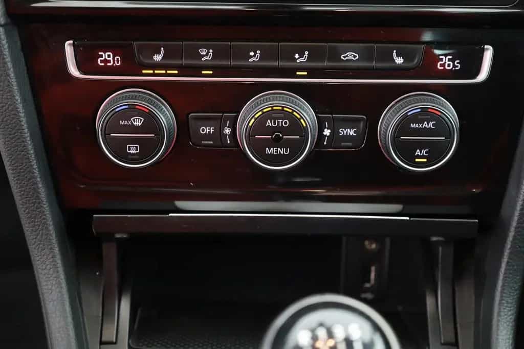 Volkswagen Golf VII 1.0 TSI Join Navi Sitzheizung PDC USB 10/2018-photo-11